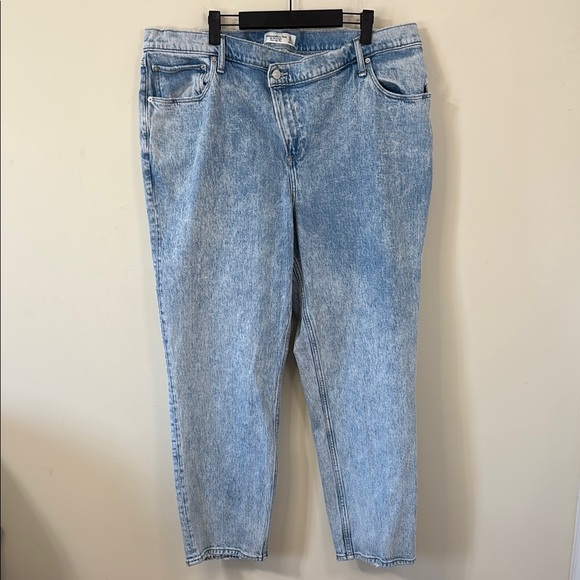 Abercrombie & Fitch Denim - Abercrombie & Fitch The 90s Straight Ultra High Rise Denim Jeans Size 20 SHORT